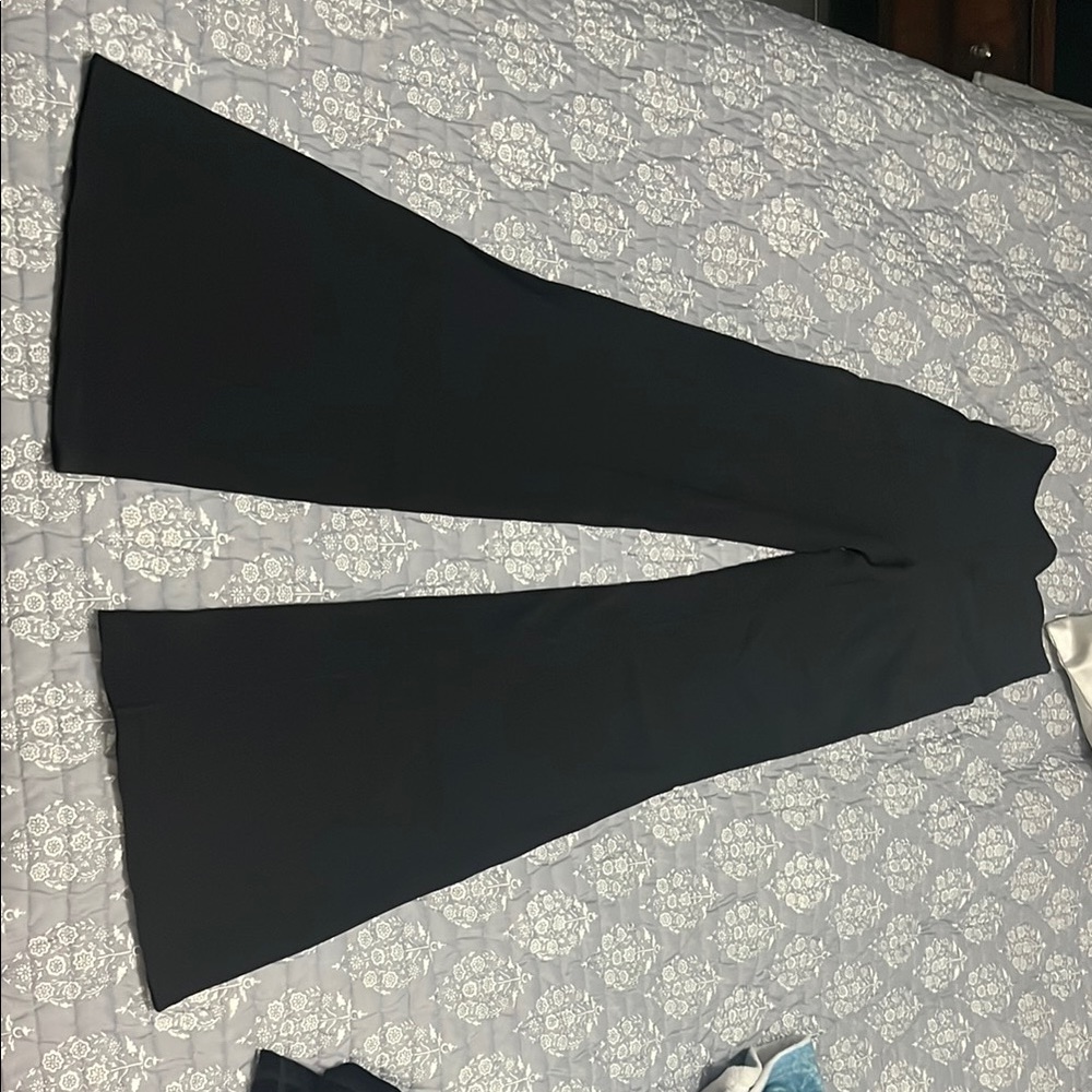 Athleta XS salutation stash rib flare pant